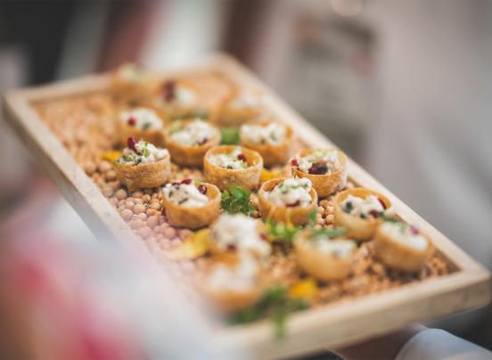 Plateau comportant des mises en bouche