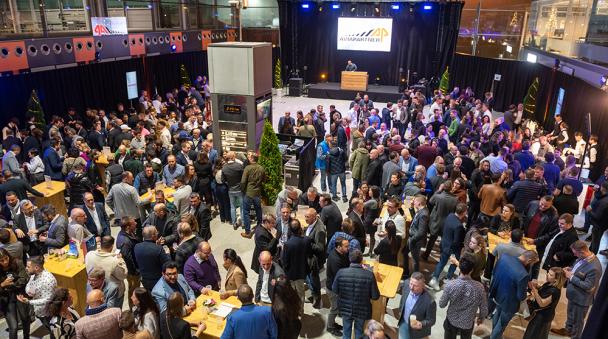 Foule lors d'une soirée dans le Terminal passagers